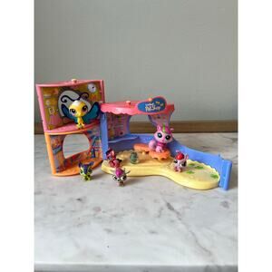 Littlest Pet Shop Pet Bakery Nook Playset by Hasbro Display and Play with Pets